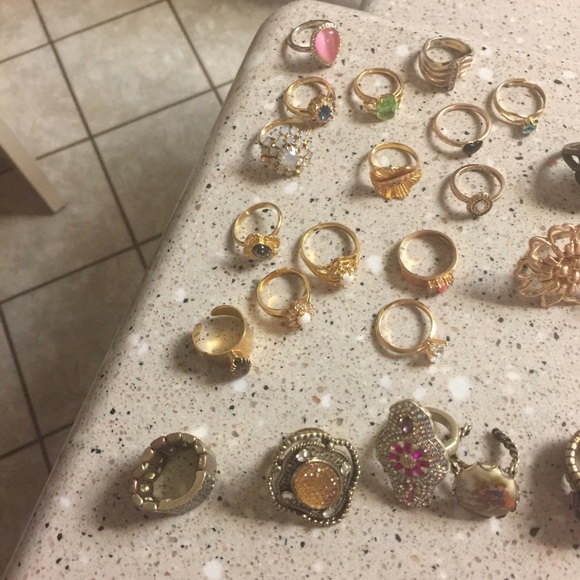 Bundle of rings. - Picture 2 of 3